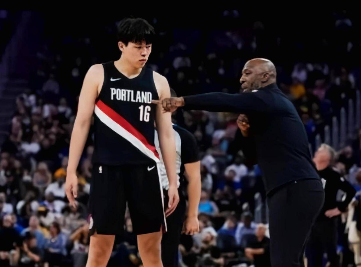 开云体育app-关于国际比赛日CBA常规赛焦点战；洛杉矶快船防线松动；质疑声仍在；轮换策略成焦点的信息