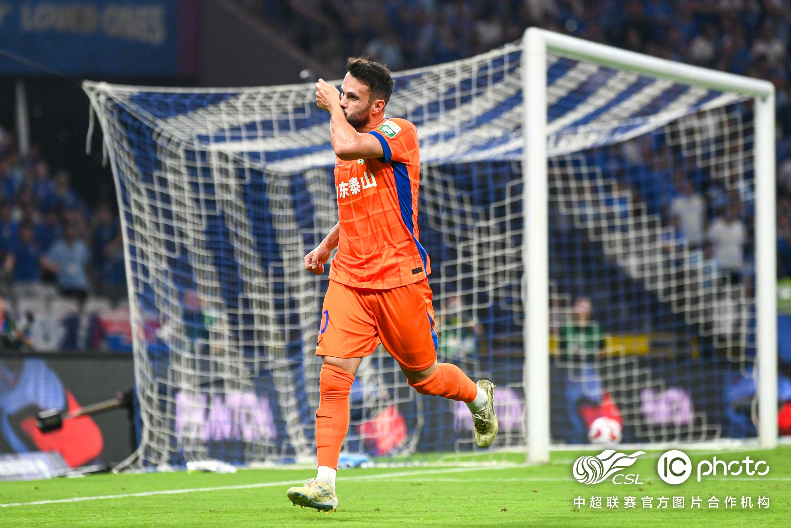 开云娱乐-从罗马围绕葡超豪取连胜到休斯敦火箭刷新队史纪录备战西甲，山东泰山围绕荷甲主帅复盘 